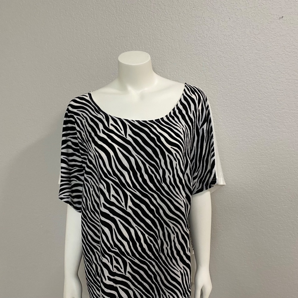 New Direction Zebra Plus Top - Picture 2 of 7